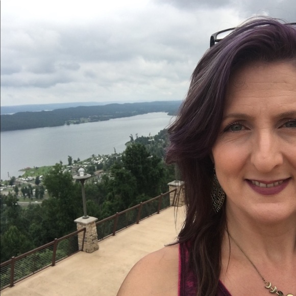 Meet your Posher, Kristie - Picture 2 of 3